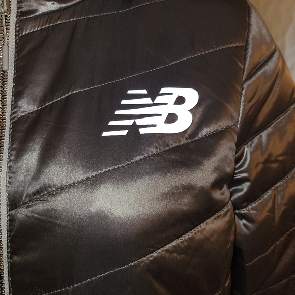 NEW GRAY HOODED COAT by NEW BALANCE (Size Med & Lg) - Picture 4 of 6